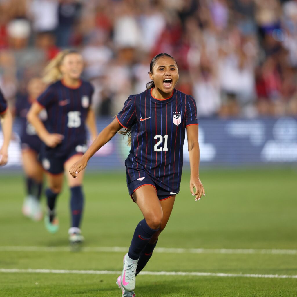 Alyssa Thompson con USA