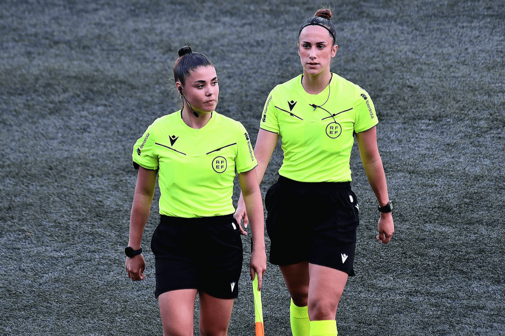 Lorena del Mar Trujillano Gallardo (Árbitra) y Marina Molina Quilez (Asistente) - RFAF