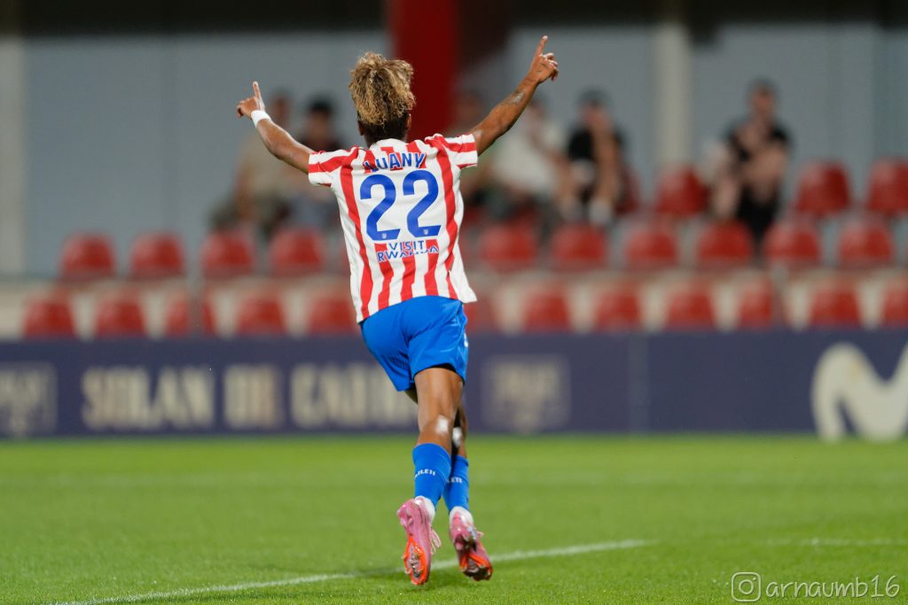 Luany celebra el tercer gol del Atlético de Madird vs Levante UD