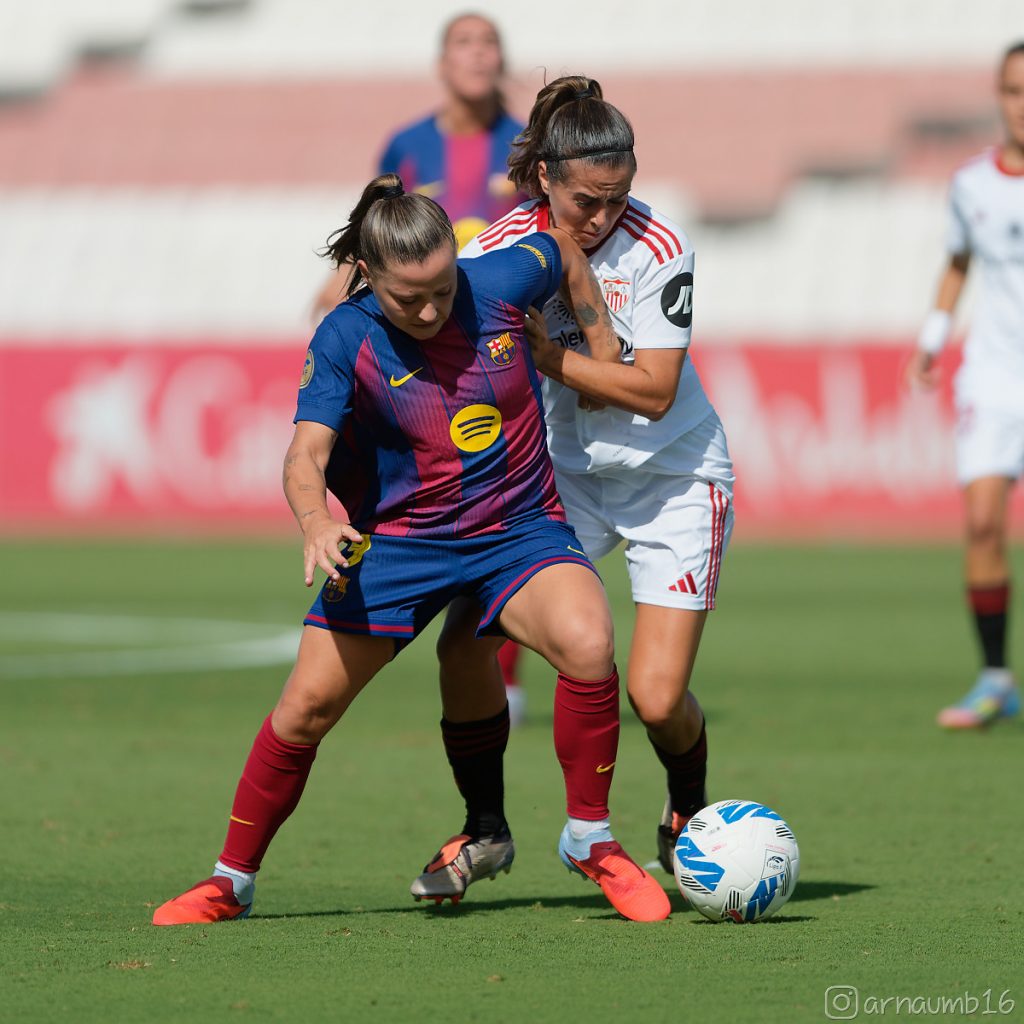 La jugadora del Barcelona Claudia Pina, durante un partido de Liga. Arnau Martínez