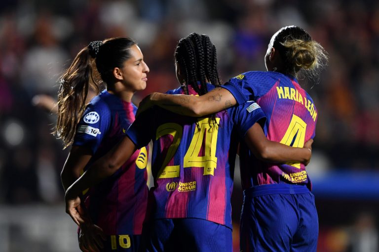 Kika Nazareth, Esmee Brugts y Mapi León celebran gol Barça Champions