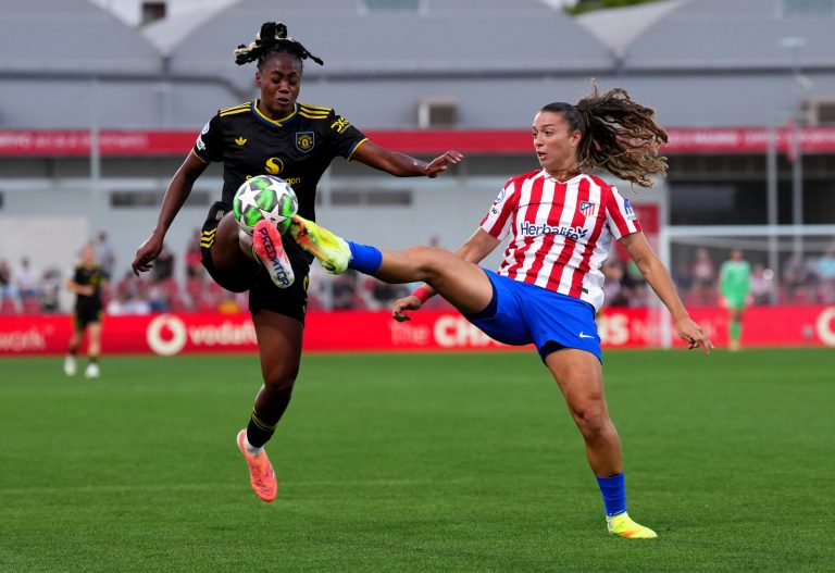 Malard y Silvia Lloris Atletico de Madrid v Manchester United