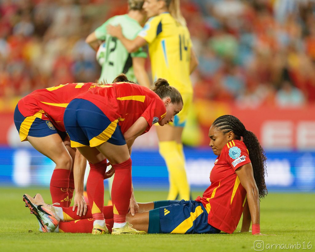 Salma Paralluelo, durante un partido de España. Arnau Martínez
