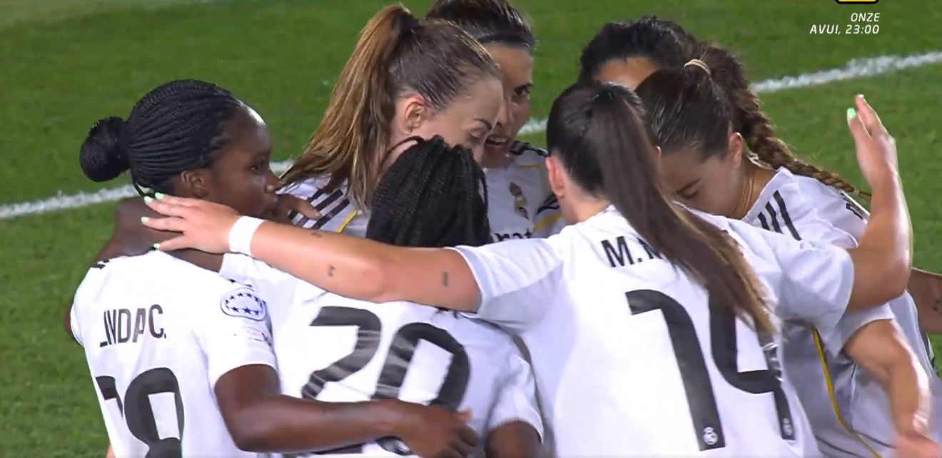 Las jugadoras del Real Madrid celebran un gol en la Champions. Captura Esport3