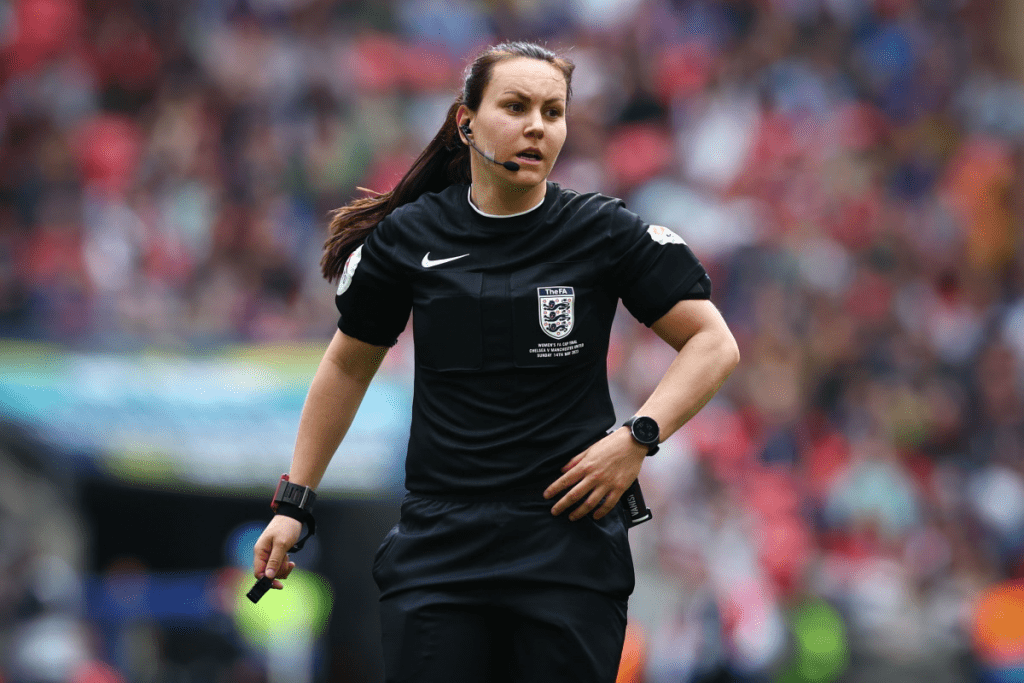 Árbitra Emily Heaslip FA WSL