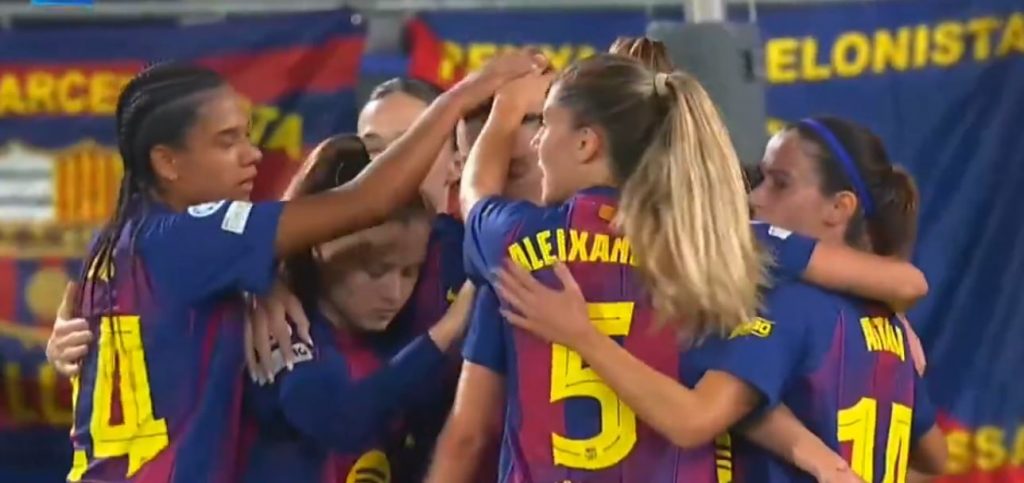 Las jugadoras del Barcelona celebran un gol de Alexia Putellas en la Champions. Captura/CBS SPORTS