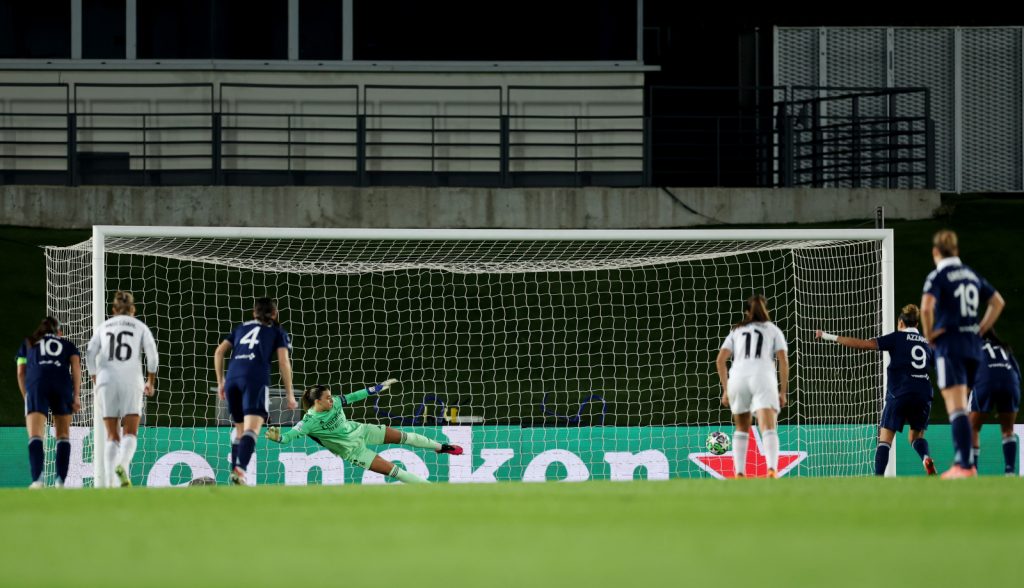 Penalti Crónica UWCL Real Madrid vs Paris FC: Weir rompe el muro de Chavas en el 97’