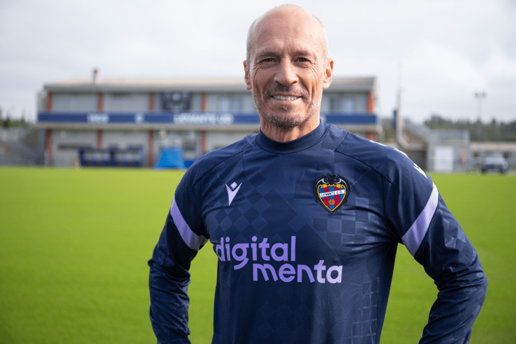 Andrés París se incorpora como nuevo entrenador del Levante UD Femenino