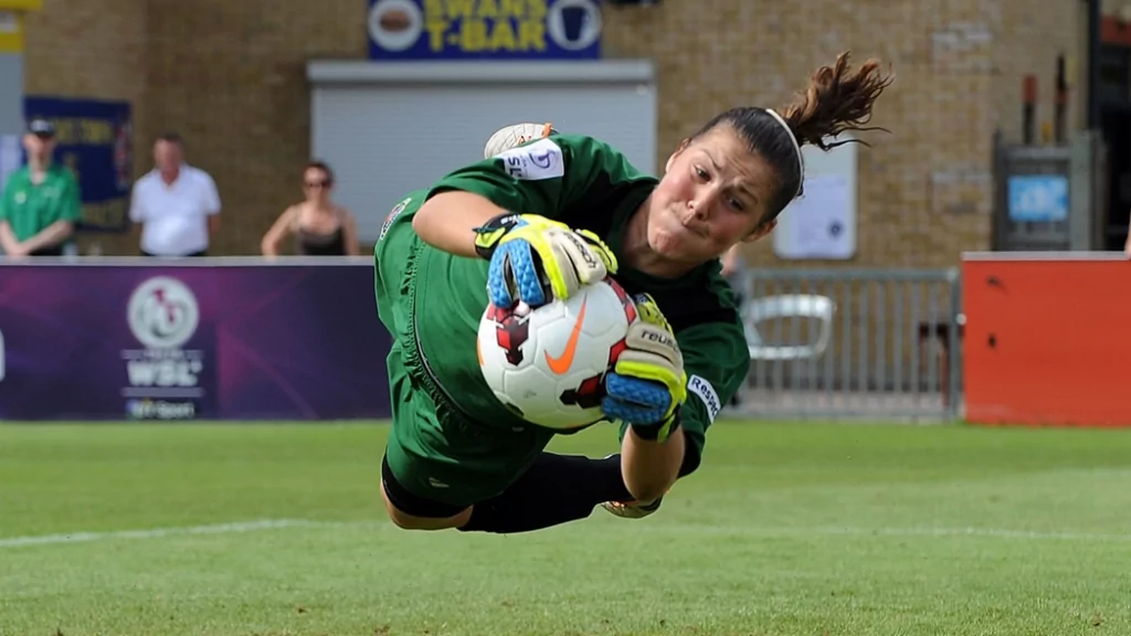Mary Earps in flight for Bristol Academy