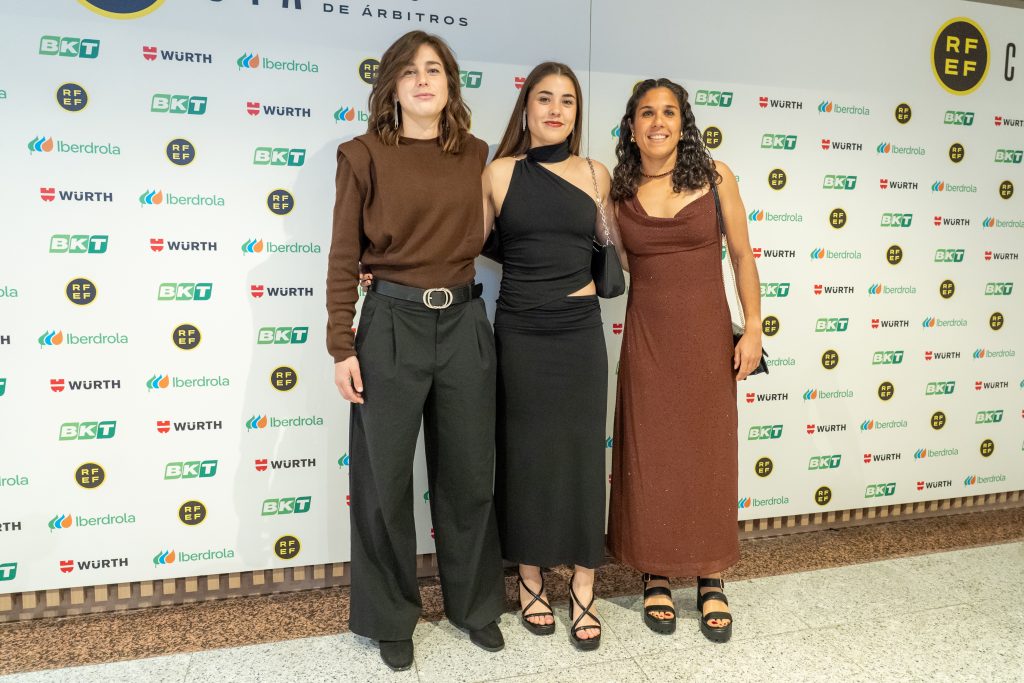 Árbitras españolas internacionales Escarapelas FIFA