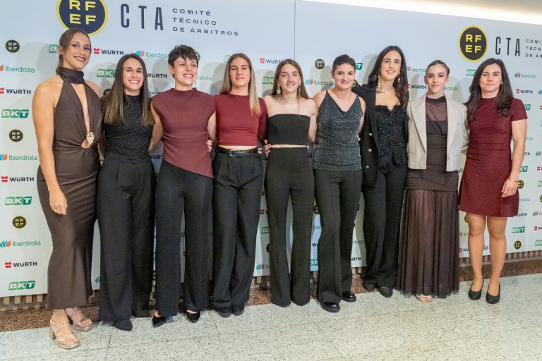 Árbitras españolas internacionales Escarapelas FIFA