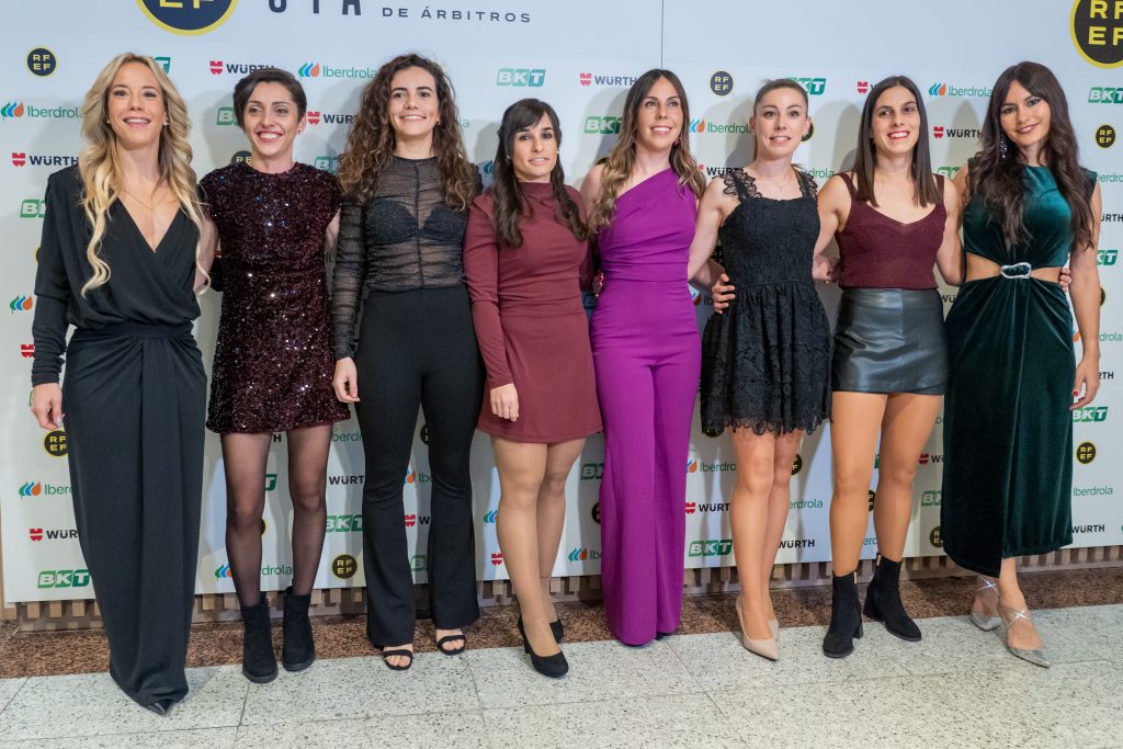 Árbitras españolas internacionales Escarapelas FIFA