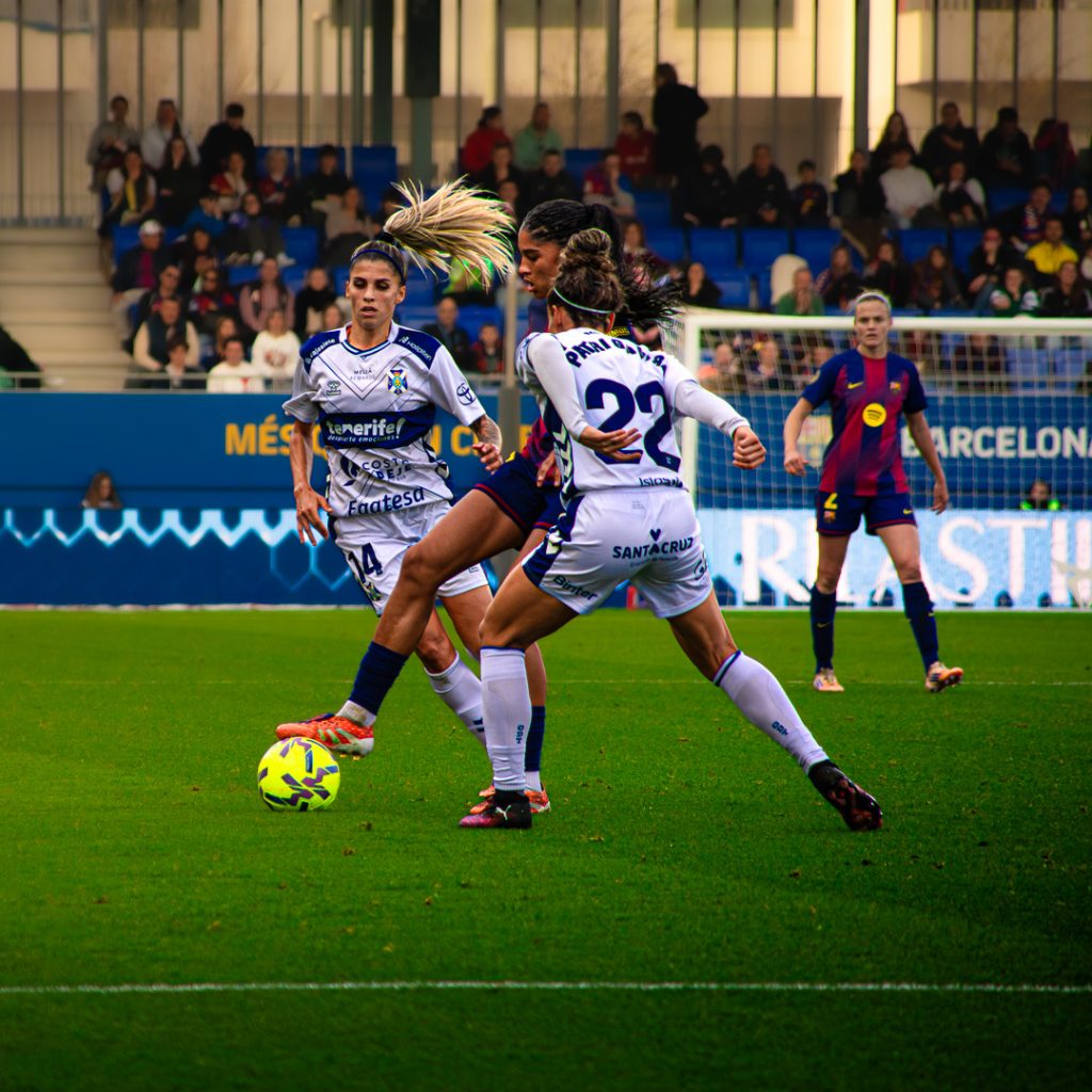 Patri Gavira, Natalia Ramos y Sydney Schertenleib FC Barcelona Tenerife