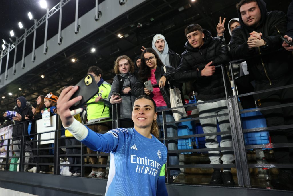 Misa haciendose foto público Real Madrid