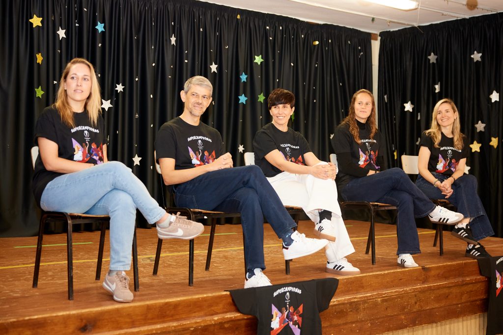 Visita CEIP Bisbe Climent durante la Supercopa de España Femenina