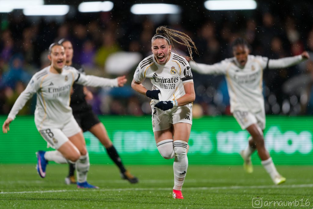 Athenea Celebra gol Real MAdrid