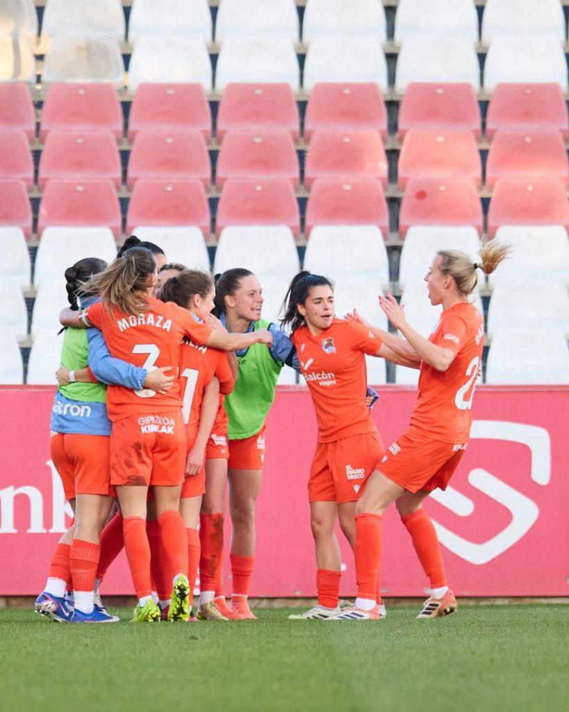 Real Sociedad visitante celebra gol