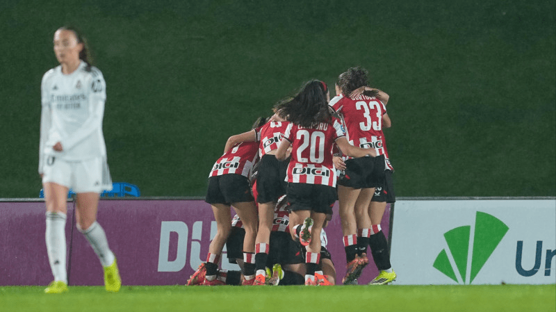 Las jugadoras del Athletic Club celebran el gol del triunfo.