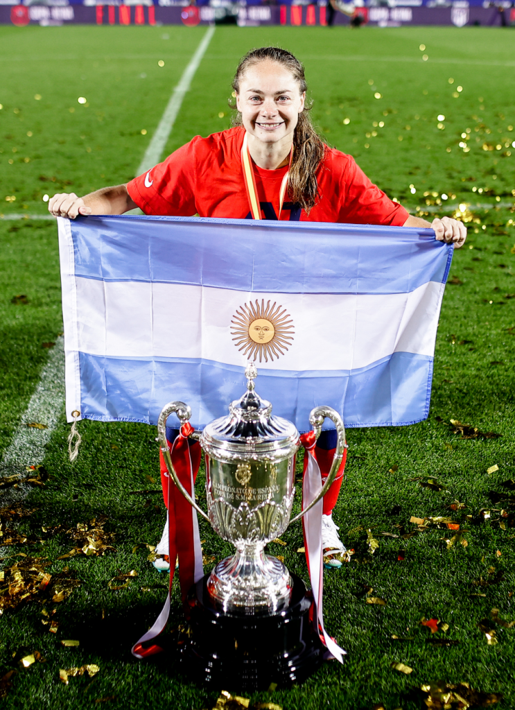 Campeona de la Copa de la Reina con el Atlético de Madrid (Fuente:estefaniabanini.com)