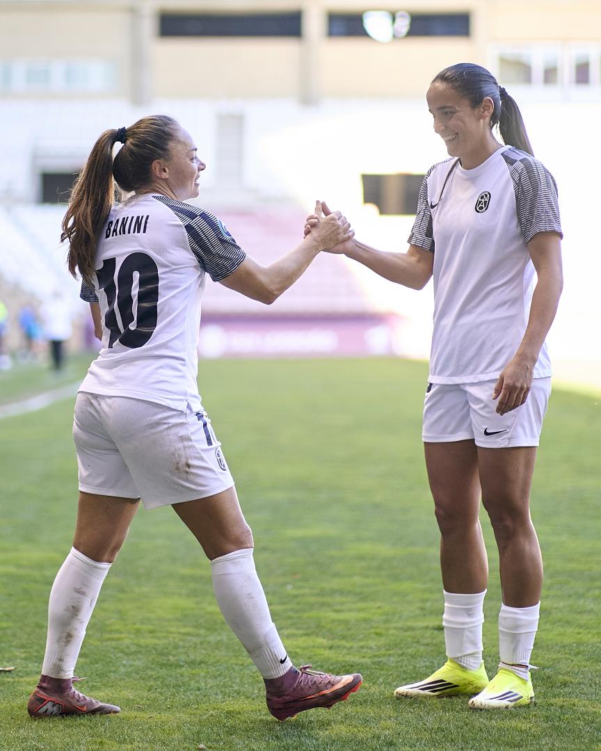 Estefanía Banini celebra gol FC Badalona
