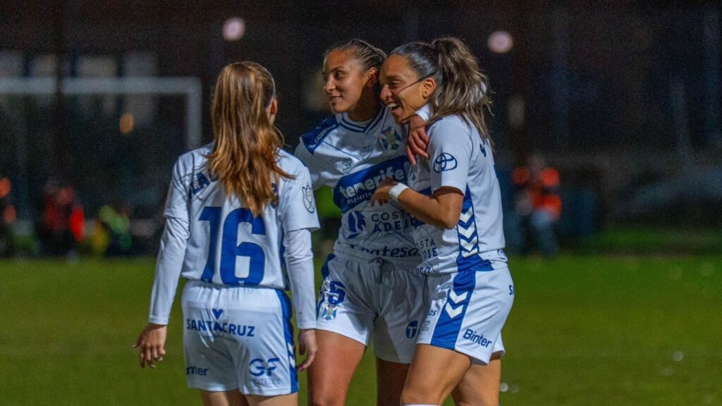 Celebración gol Sakina Ouzraoui Tenerife