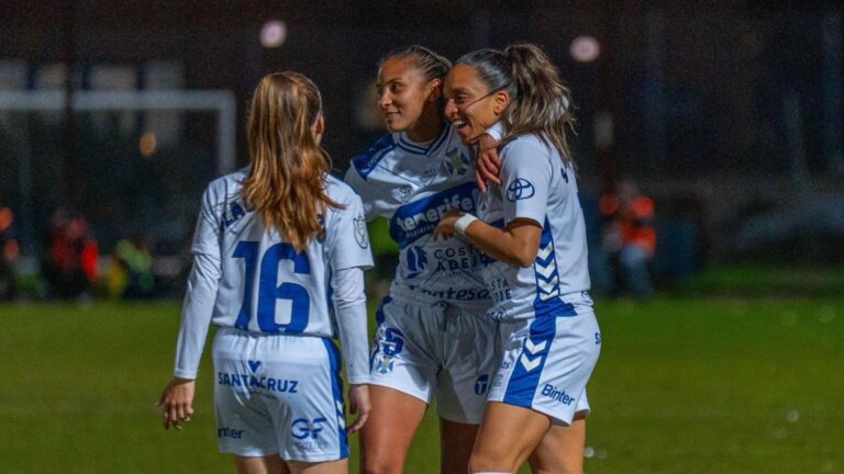 Celebración gol Sakina Ouzraoui Tenerife