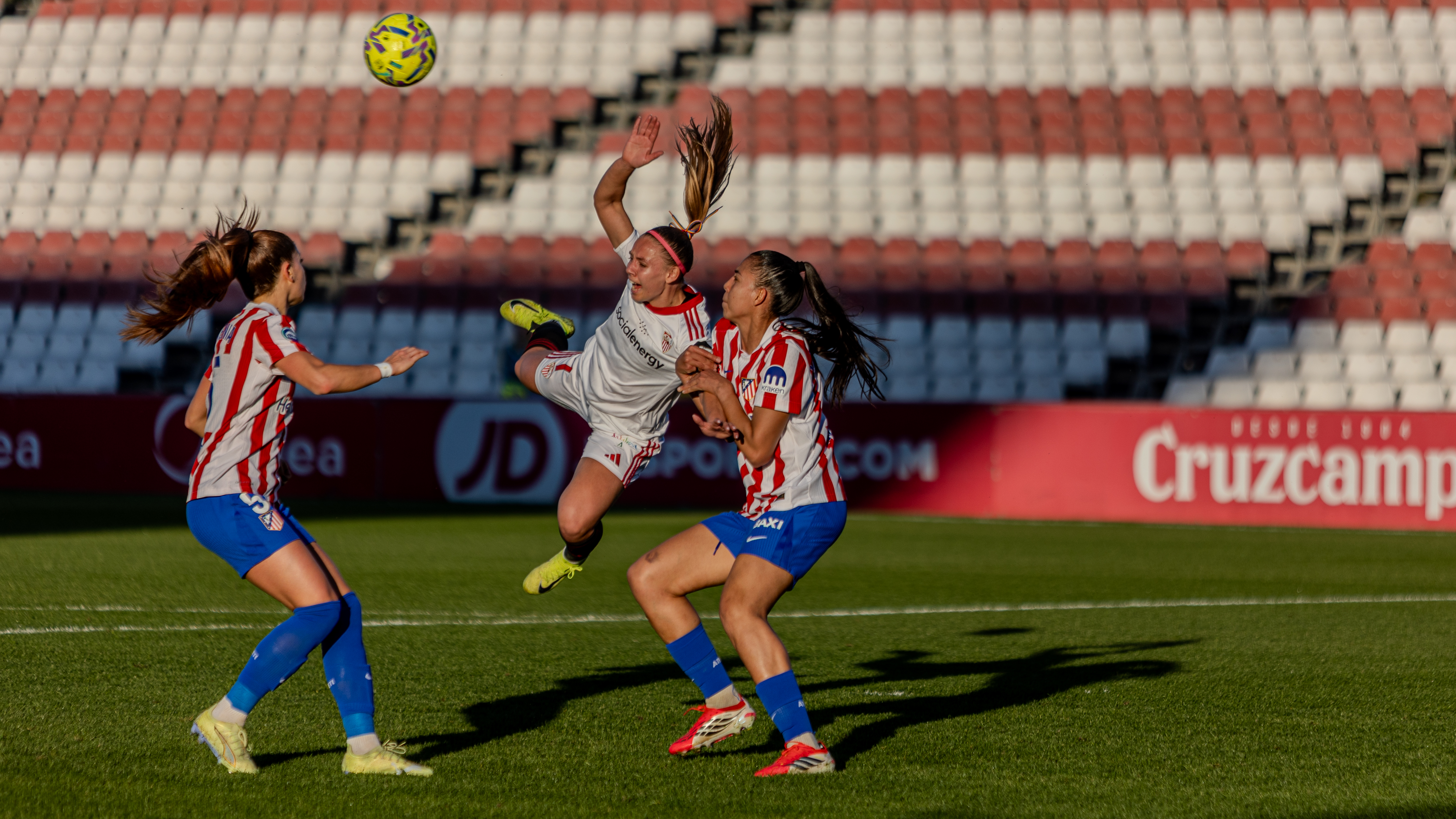 La acción del penalti al Sevilla