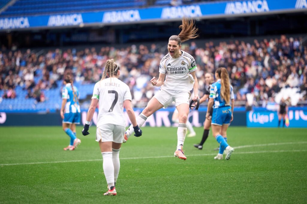 Signe Bruun celebra gol con Athenea Real Madrid