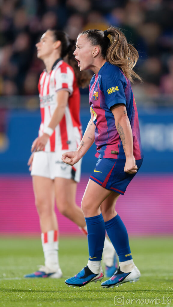 La jugadora del Barcelona Claudia Pina celebra un gol en 2026. Foto: Arnau Martínez (@arnaumb16)