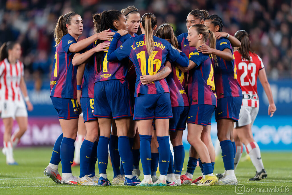 Las jugadoras del Barcelona celebran un gol en la Liga F 2026. Foto: Arnau Martínez (@arnaumb16)