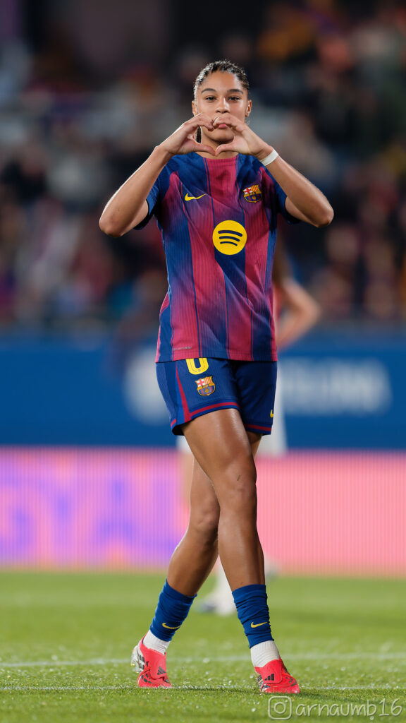 La jugadora del Barcelona Sydney Schertenleib celebra un gol en 2026. Foto: Arnau Martínez (@arnaumb16)