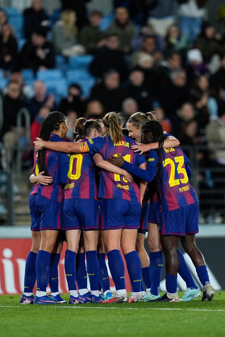 Las jugadoras del Barcelona celebran un gol en la Liga F 2026. LigaF