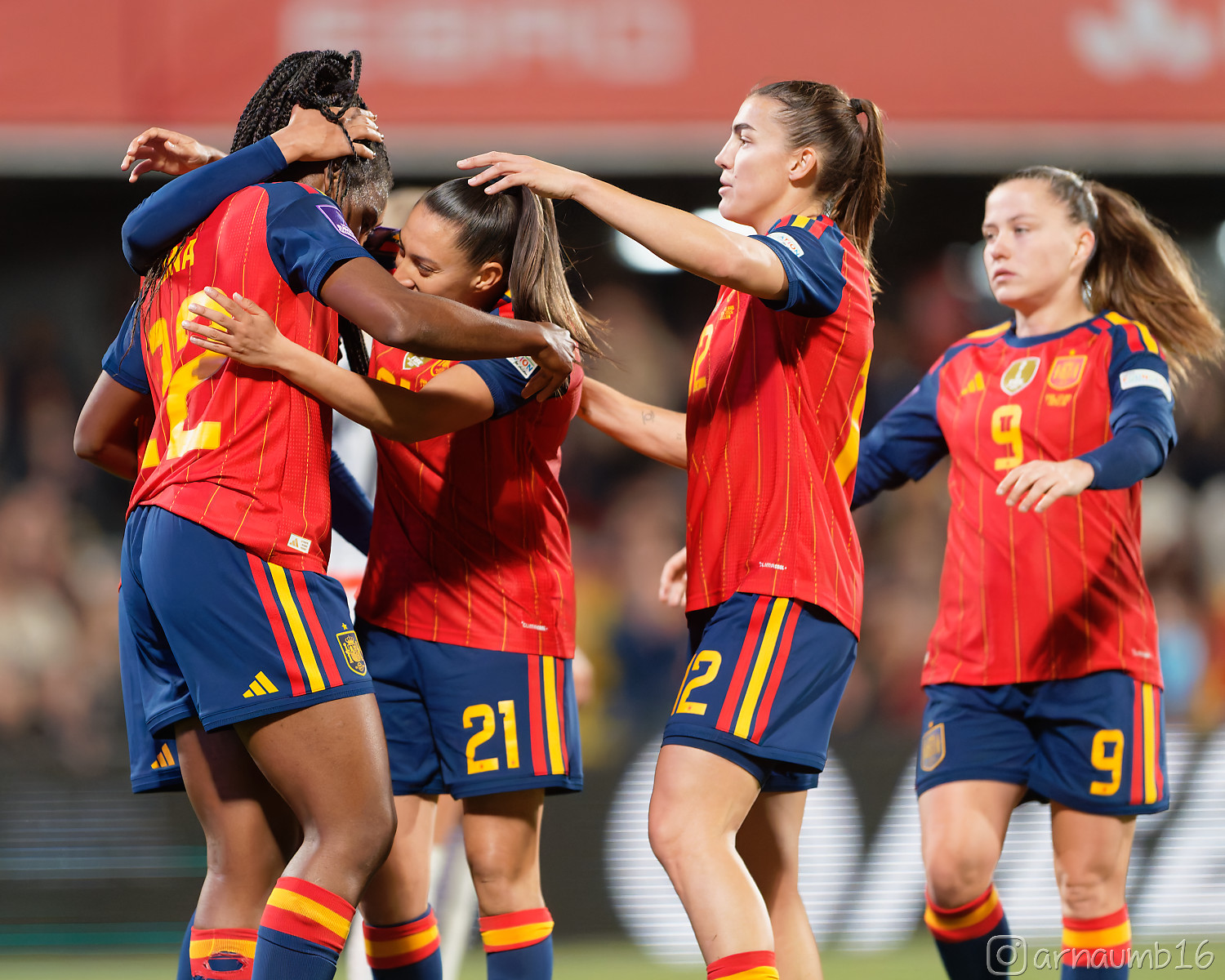Celebración del primer Gol de Edna Imade con la Selección