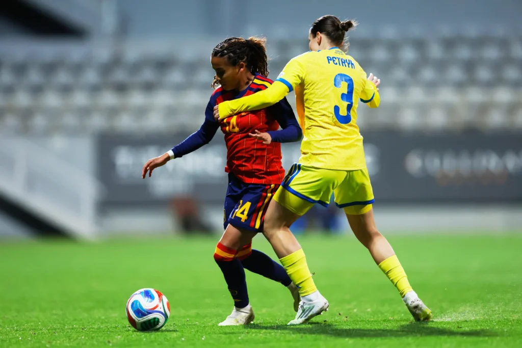 Vicky López con la Selección vs Ucrania