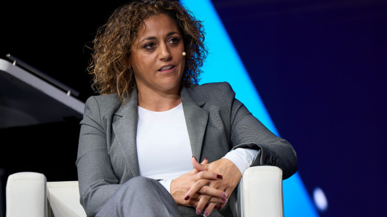 Beatriz Álvarez dimite