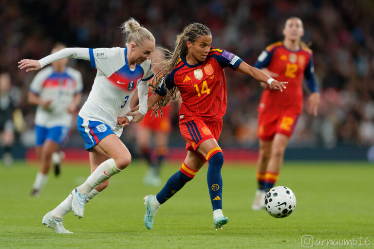 La jugadora de España Vicky López, durante un partido ante Inglaterra en Wembley en 2026. Foto: Arnau Martínez (@arnaumb16)