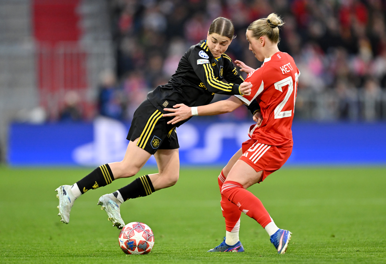 MUNICH, GERMANY - APRIL 01: Jess Park of Manchester United is challenged by Franziska Kett of FC Bayern Munchen during the UEFA Women's Champions League 2025/26 Quarter-finals Second Leg match between Manchester United FC and FC Bayern München at Munich Football Arena on April 01, 2026 in Munich, Germany. (Photo by Sebastian Widmann - UEFA/UEFA via Getty Images)