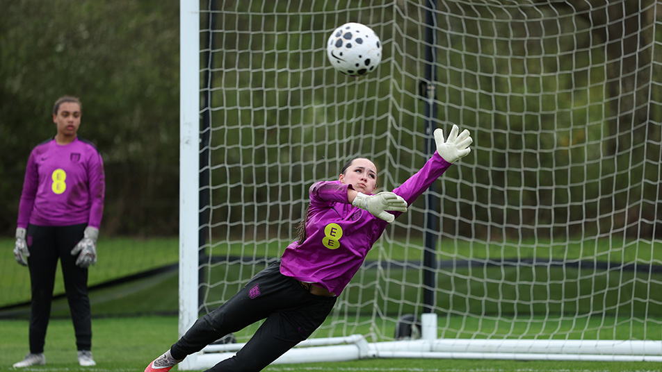 Las Lionesses reúnen en St. George’s Park a las porteras con más proyección de Inglaterra