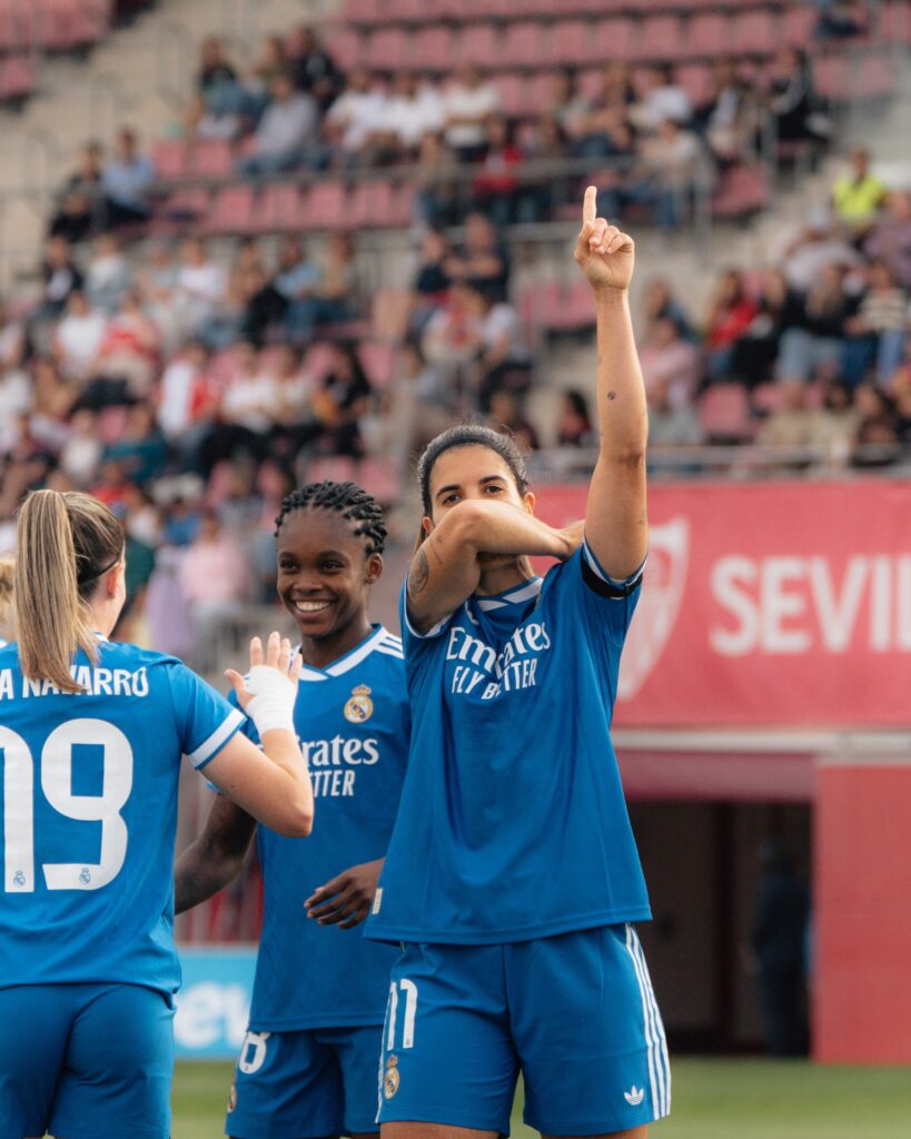 Alba Redondo celebra un gol con el Real Madrid 