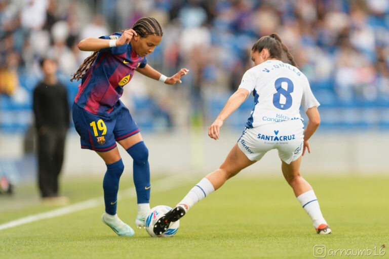 La jugadora del Barcelona Esmee Brugts, durante un partido de la Liga F 2026. Foto: Arnau Martínez (@arnaumb16)