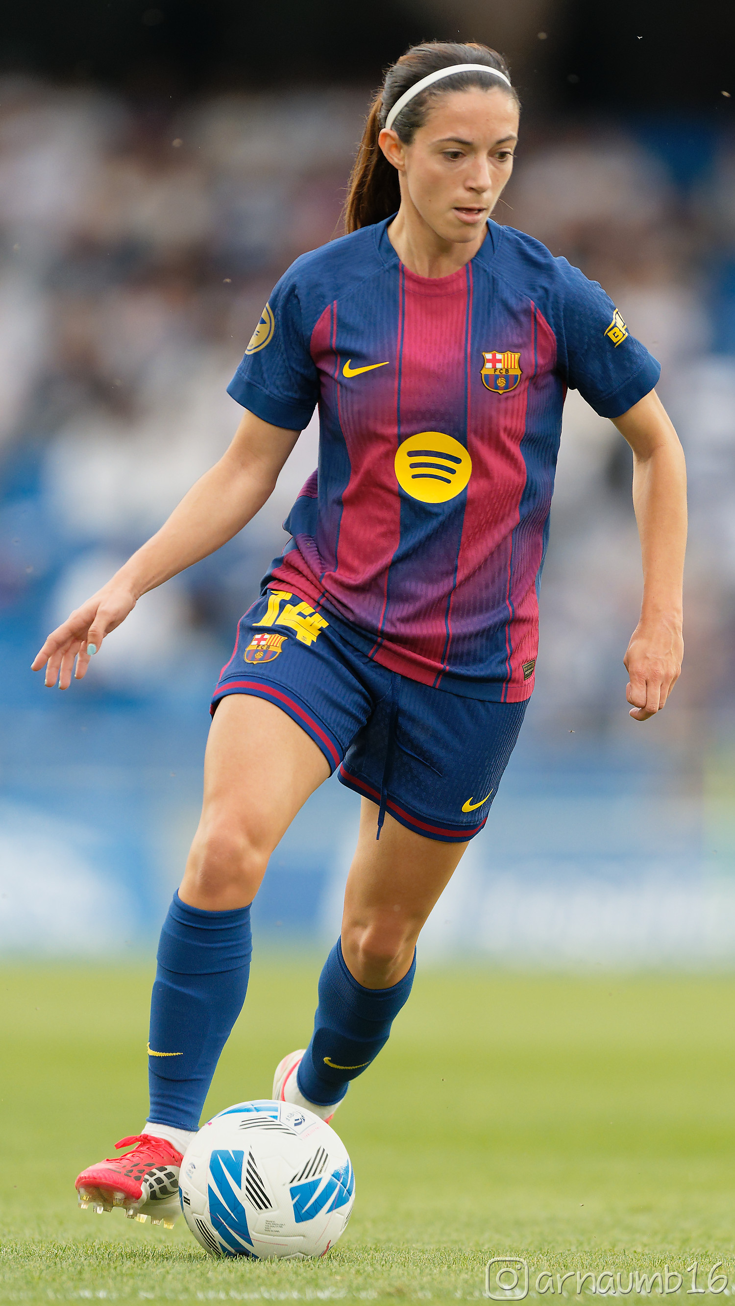 La jugadora del Barcelona Aitana Bonmatí, durante un partido de la Liga F 2026. Foto: Arnau Martínez (@arnaumb16)
