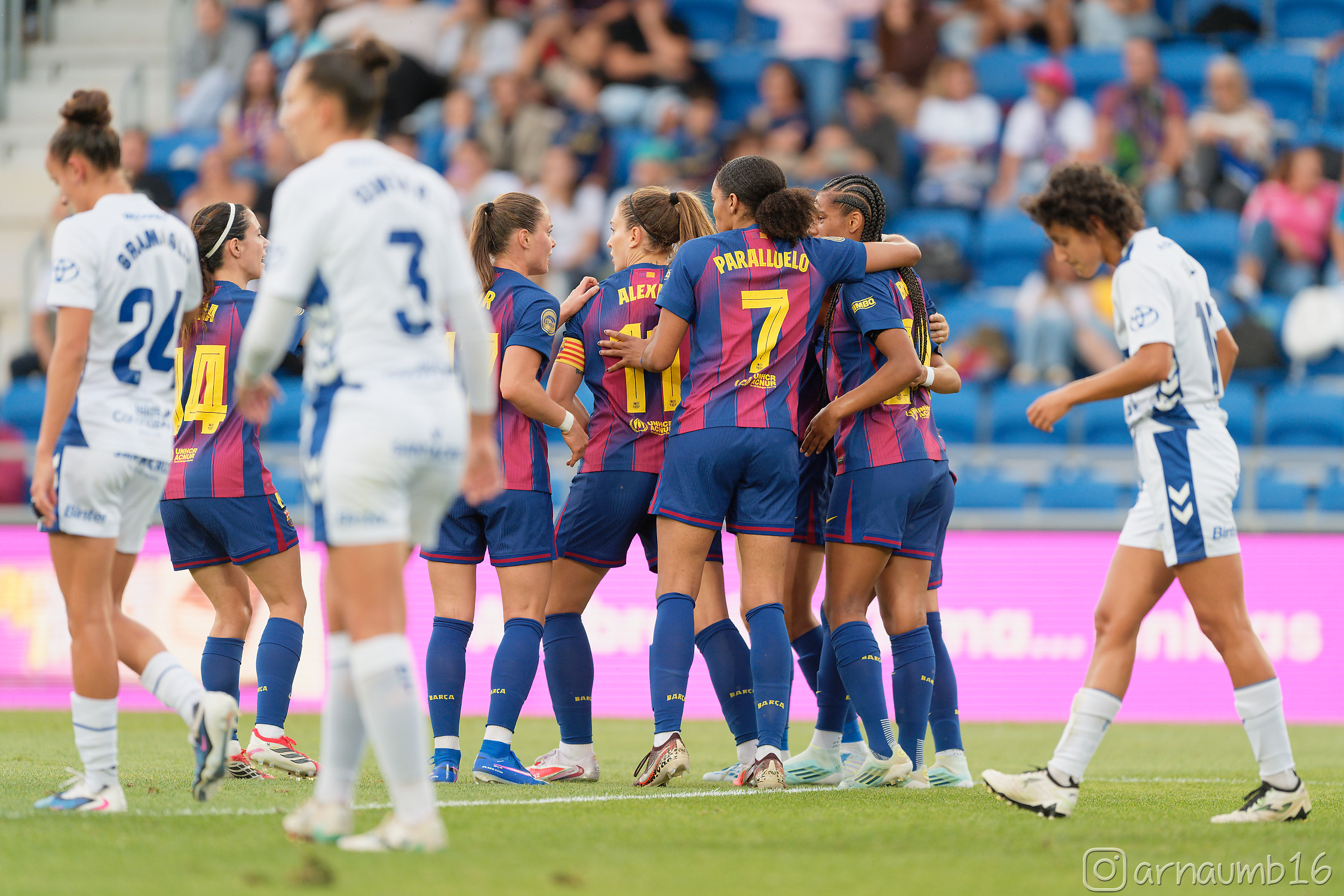 Las jugadoras del Barcelona celebran un gol en la Liga F 2026. Foto: Arnau Martínez (@arnaumb16)