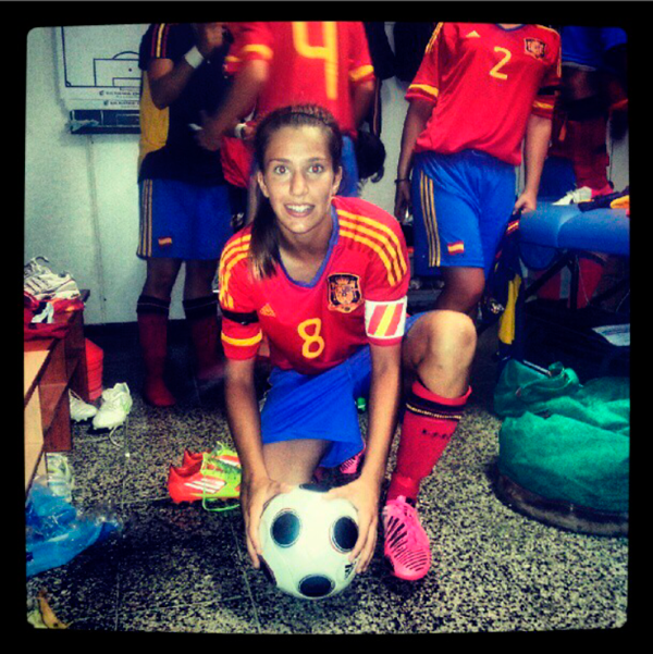 Con la camiseta de la selección española (Fuente: RFEF) 