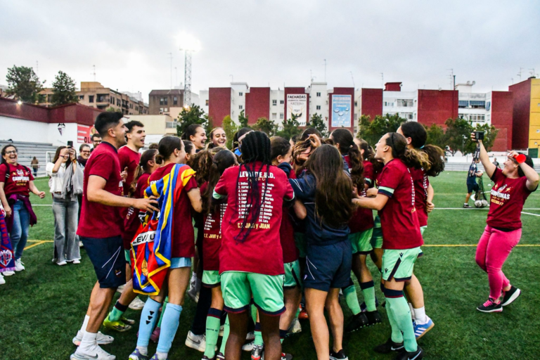Infantil ‘C’ del Levante UD conquista la liga invicto y hace historia en la Segunda Regional