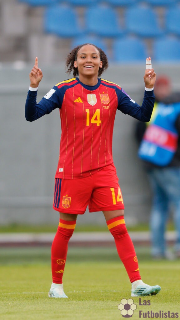 Vicky López celebra un gol con España, durante un partido en 2026. Foto: Las Futbolistas