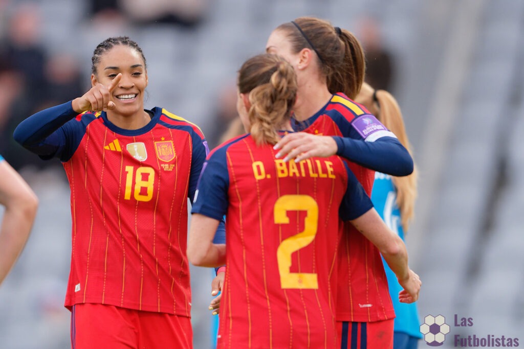 Las jugadoras de la Selección de España celebran un gol de Salma Paralluelo en 2026. Foto: Las Futbolistas
