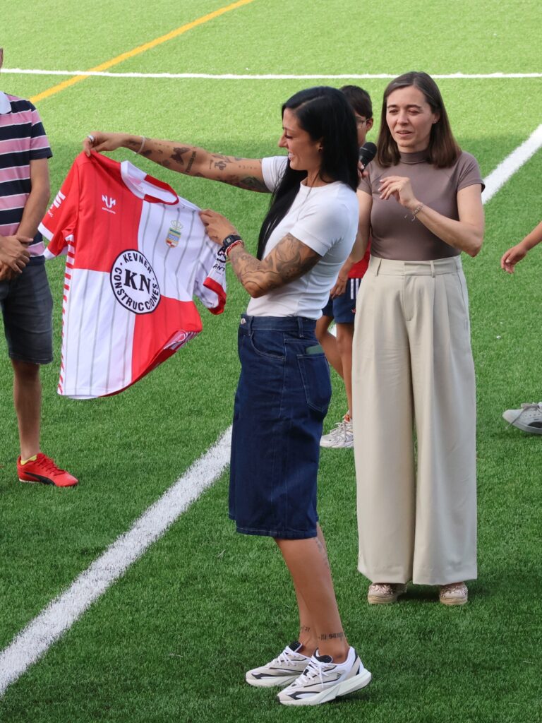 Jenni Hermoso en la presentación de su campo