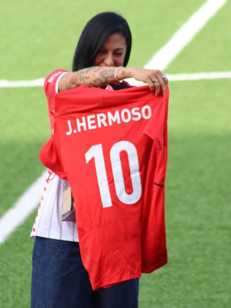 Jenni Hermoso en la presentación de su campo | Foto: (@VeroFutfem)