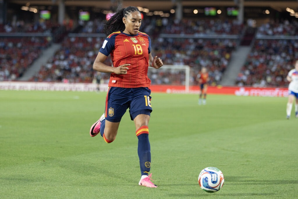 La jugadora de la Selección de España Salma Paralluelo, en Mallorca, en 2026. Foto: Hugo Mesonero