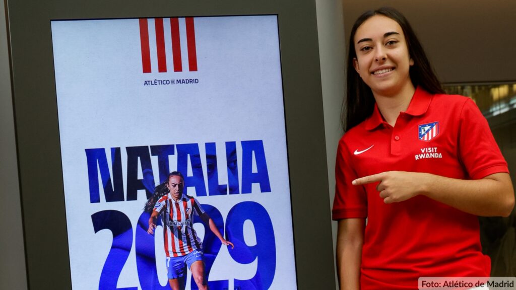 Natalia Peñalvo renueva y sube al primer equipo - Atlético de Madrid
